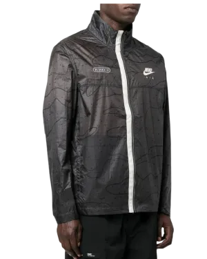 Size L - Nike Swoosh Light Jacket